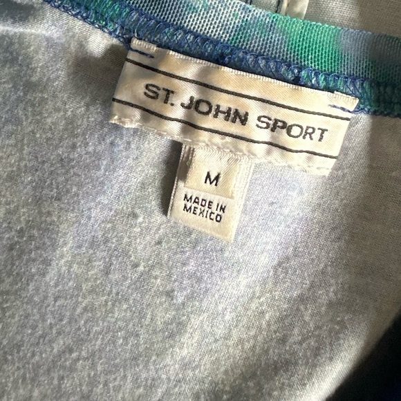 vintage St. John Sport Blue and green print t-shirt with scoop neck. Size medium - Picture 3 of 9